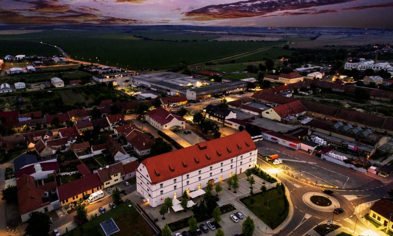 Velké Pavlovice Lotrinsky Hotel מראה חיצוני תמונה